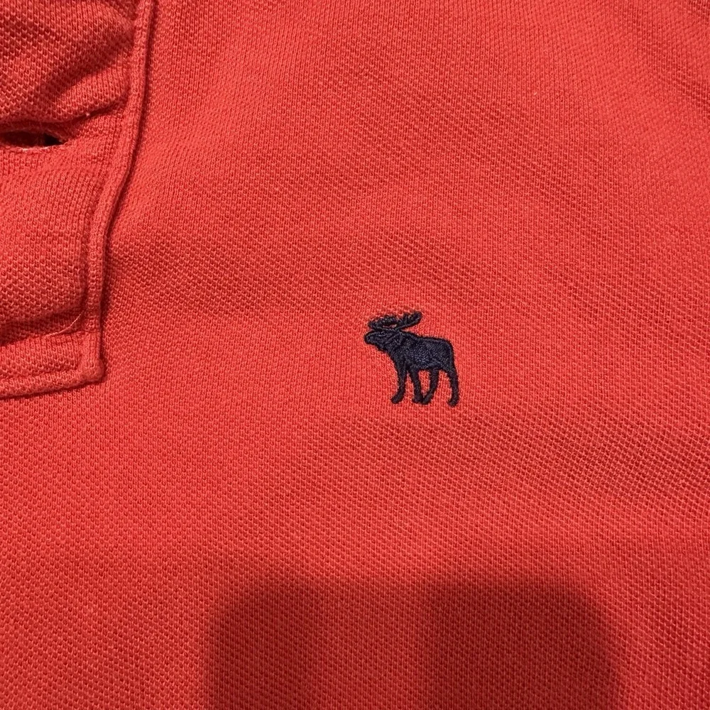 Abercrombie & Fitch Muscle Red Polo Shirt Mens Medium Short Sleeve Blue Moose - Picture 3 of 8